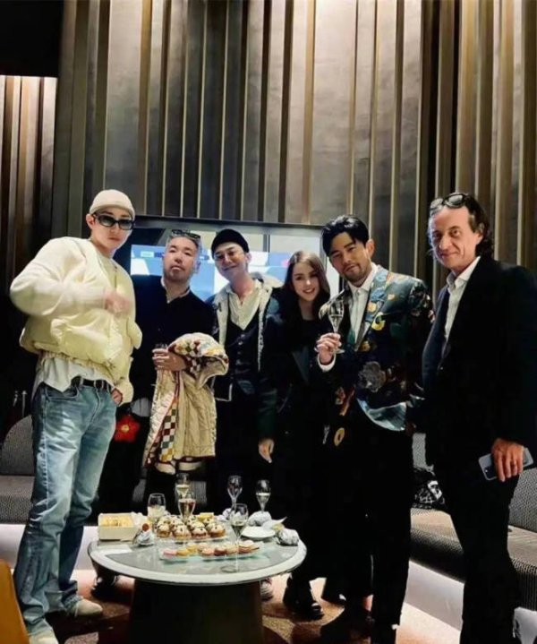 河源华锋 周杰伦给权志龙演唱会送花篮 业内人士曝将合作