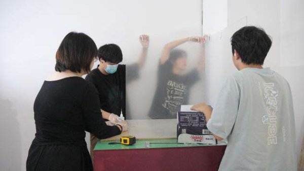 牛策略 北京联合大学师生用“一平方米”讲述治沙故事